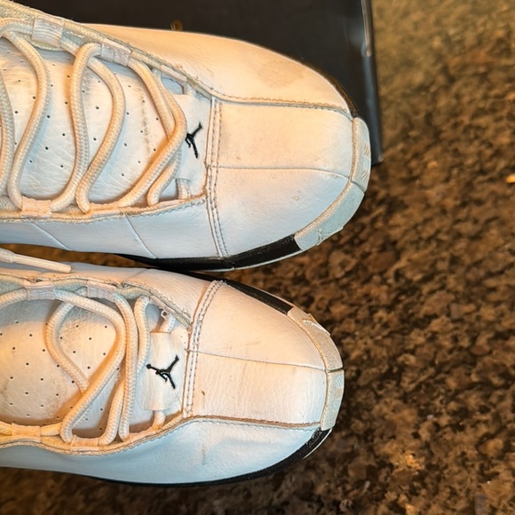 Jordan team Elite 2 Lo White and Black Sneakers Classic Design EUC - Picture 9 of 15